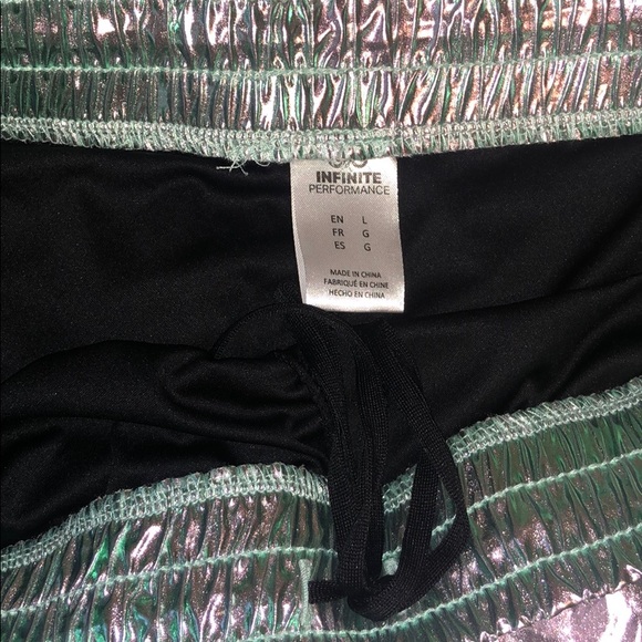 Infinite Performance Iridescent Shorts - Picture 4 of 4